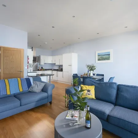 The Penthouse Forty Eight, Ocean 1 Holiday home *