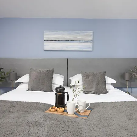 The Penthouse Forty Eight, Ocean 1 *