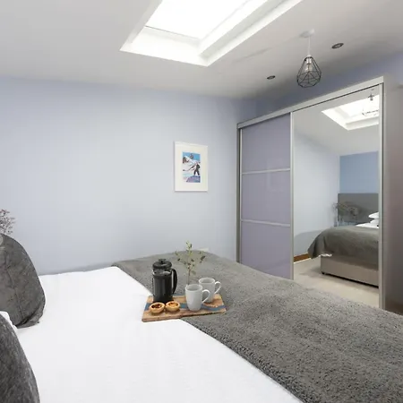 The Penthouse Forty Eight, Ocean 1 Holiday home